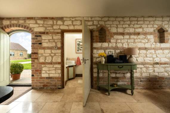 _MAR0604-Edit Hayloft door to courtyard