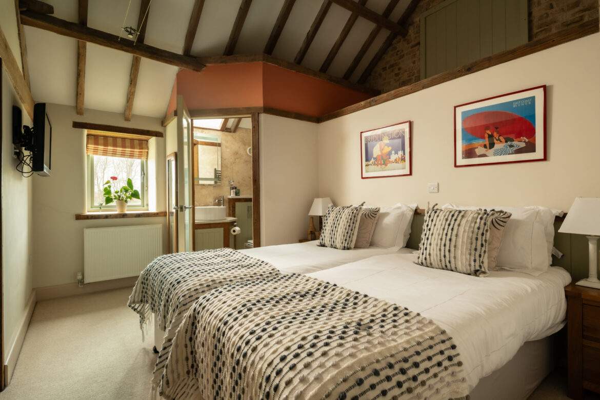 _MAR0637-Edit Hayloft twin en-suite bedroom