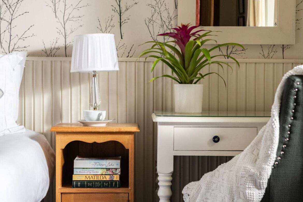 Turnip bedside Turnip bedside