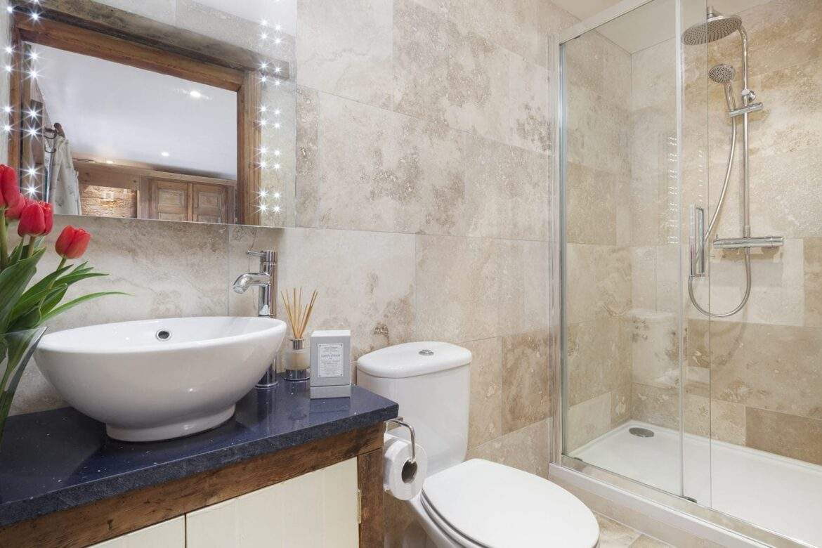 Master bedroom ensuite